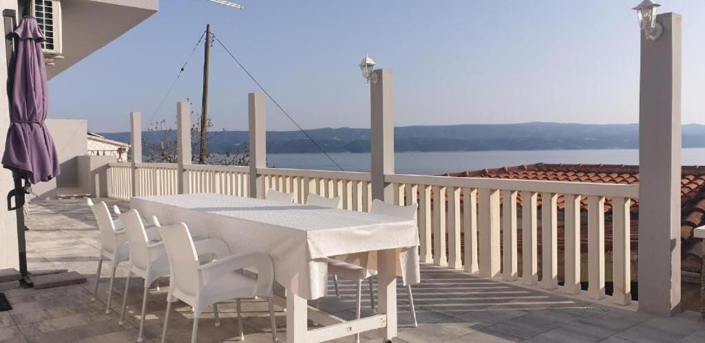 Apartments Sonata Omiš Extérieur photo